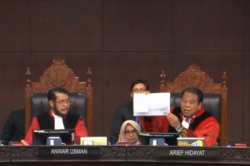 Hakim tegur pemohon karena bukti yang berantakan