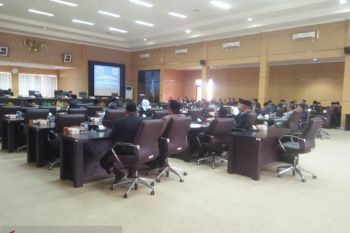 Bupati sampaikan ekonomi OKU Timur membaik ke DPRD