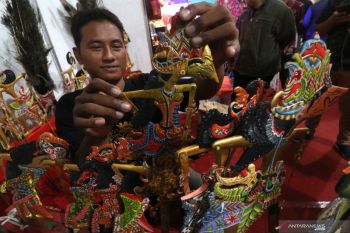 Perajin Wayang Krucil