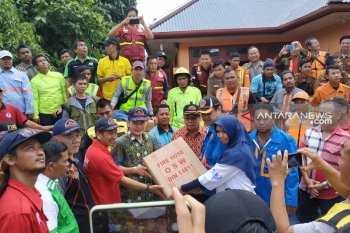 Sebanyak 82 yayasan pemadam kebakaran swasta dapat bantuan selang