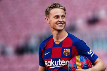 De Jong emoh dibandingkan legendaris Barcelona