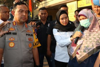 Pasang status tak usah pasang foto presiden, seorang guru jadi tersangka