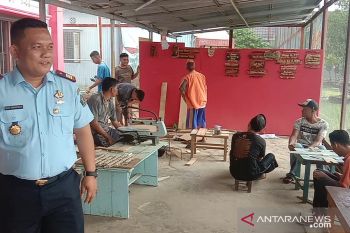 Cenderamata karya warga binaan Lapas Banyuasin siap dipasarkan ke mancanegara
