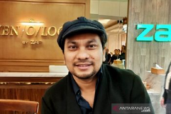 Tompi miliki pandangan berbeda dengan dokter bedah plastik Korea