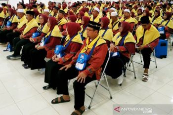 Jamaah calon haji tempuh jalan darat delapan jam