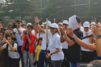 Menteri Keuangan membuka Dies Natalis PKN STAN, dengan  atraksi memanah