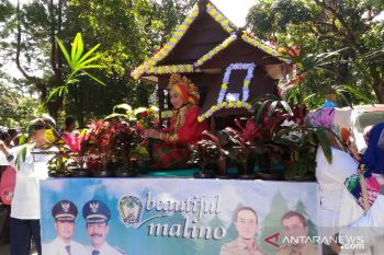 Mahasiswa dari 12 negara  ikut parade bunga Beautiful Malino