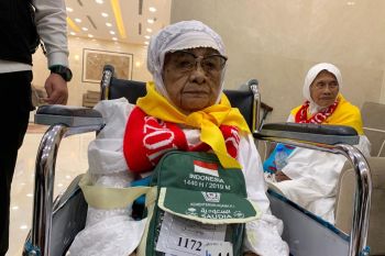 Sukinah, calon haji tertua asal Magetan mohon doa tetap  sehat
