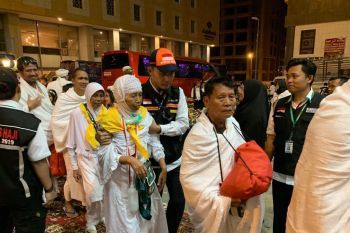 Rombongan pertama calon haji Indonesia tiba di Mekkah Minggu malam