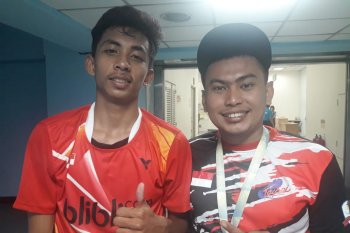 Dua emas kejuaraan dunia bulutangkis tuna rungu dari Ilyas untuk Indonesia