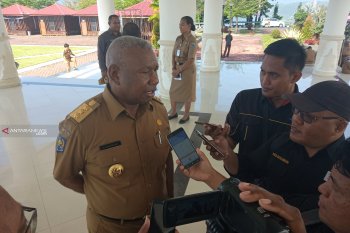 Gubernur Papua Barat akan rombak posisi para pejabat eselon III