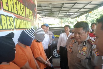 Dijanjikan bekerja di pabrik  ternyata jadi pekerja kafe