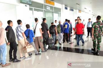 Imigrasi Natuna deportasi 18 WNA asal Vietnam