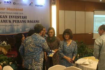 Cuma sejam, Menkeu Sri Mulyani buru-buru meninggalkan ruang diskusi