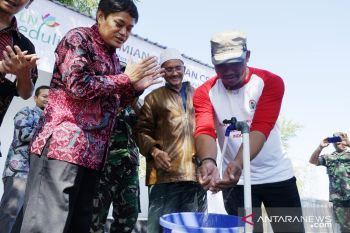 PLN membangun sumur bor untuk warga Lombok