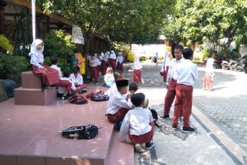 Siswa SD Mataram dipulangkan saat gempa Bali