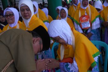 52 JCH Biak Numfor menuju embarkasi haji Makassar