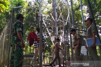 Dibongkar, menara telekomunikasi tanpa izin