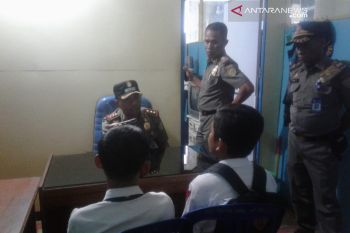 Satpol PP Baubau menjaring pelajar yang bolos sekolah