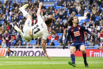 Barcelona tarik lagi darah muda Cucurella dari Eibar