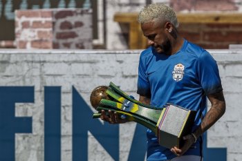 PSG membeberkan fakta Barca belum tawar Neymar
