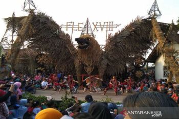 Para penapak tanah di bawah kepakan garuda