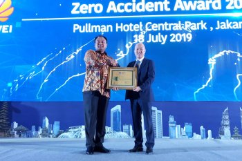 Huawei menerima  penghargaan "zero accident" dari Kemnaker