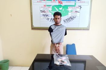 Polres Agam tangkap pengedar sabu-sabu dan ganja di rumahnya