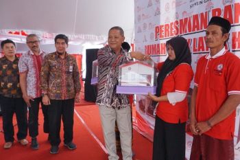 Semen Gresik bantu pembangunan puluhan rumah tidak layak huni di Rembang-Blora