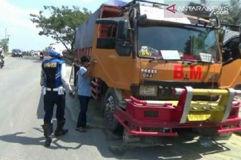 Petugas Gabungan tindak kendaraan nakal di Jalan Aat - Rusli