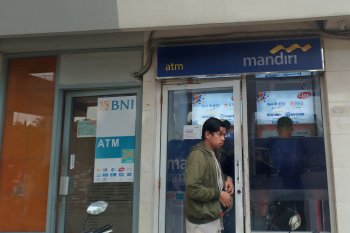 Nasabah Bank Mandiri Palembang  sempat   panik tidak bisa transaksi