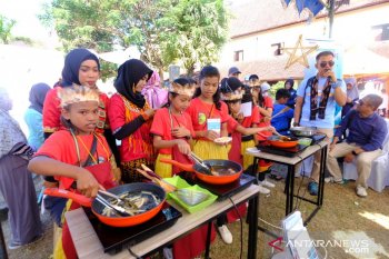 PLN Makassar perkenalkan kompor induksi ke anak-anak