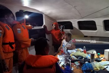 Kapal berbendera Australia terseret gelombang