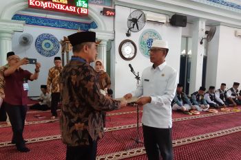 Pemprov Sultra serahkan JCH kloter-23 ke Embarkasi Makassar