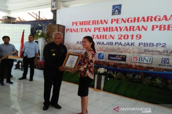 Pemkab Sleman memberi penghargaan 216 wajib pajak panutan