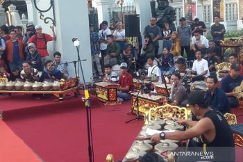 Belasan pertunjukan seni memeriahkan uji coba Malioboro semi pedestrian