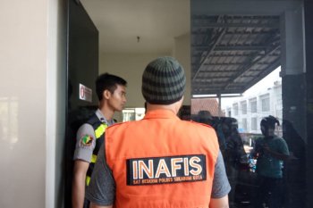 Polisi selidiki penemuan jasad laki-laki tergantung di perahu bagan