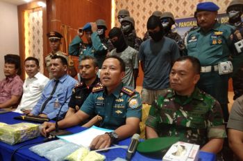 Lanal Dumai tangkap kurir 1kg sabu di Perairan Bengkalis