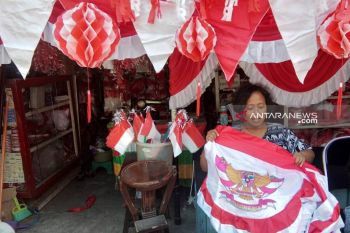 Pedagang "Kampung Bendera" Surabaya raup untung jelang Agustusan