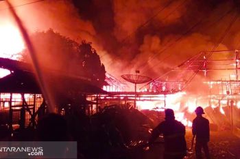 Akibat arus pendek listrik 12 unit rumah habis terbakar