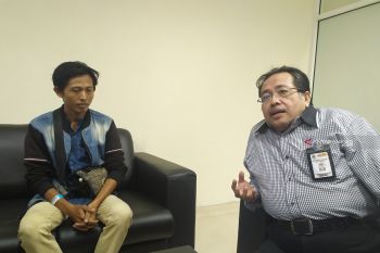 Bayi dengan kondisi usus keluar butuh uluran tangan