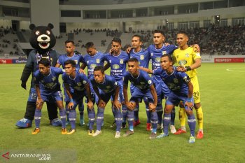 Pelatih baru Persiba memimpin latihan perdana