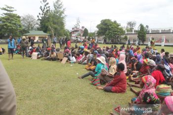 Pedagang pasar rakyat demonstrasi minta Pemkab Jayawijaya tutup mal