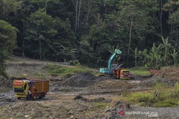 Tambang pasir di sungai Ciwulan