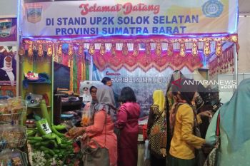 Ayo berkunjung, produk unggulan PKK se-Indonesia dipamerkan di Padang
