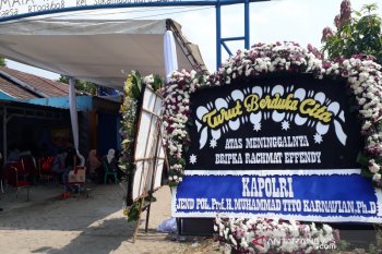 Suasana duka selimuti keluarga polisi korban penembakan