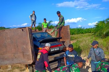 Satgas gagalkan penyelundupan mobil mewah asal Malaysia