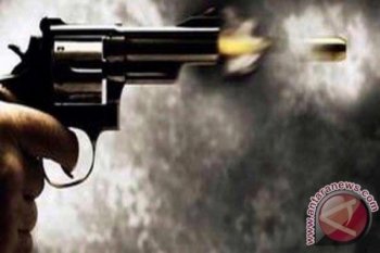 Polisi diduga tembak istrinya kemudian bunuh diri