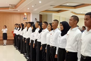 Celana panjang untuk Paskibraka putri diperkuat Perpres
