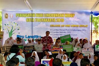 Yogyakarta mendeklarasikan gerakan 200 bank sampah sekolah